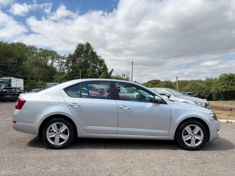 Skoda Octavia 1.6-Tdi-se-dsg-euro-5-ss-5dr Silver #6
