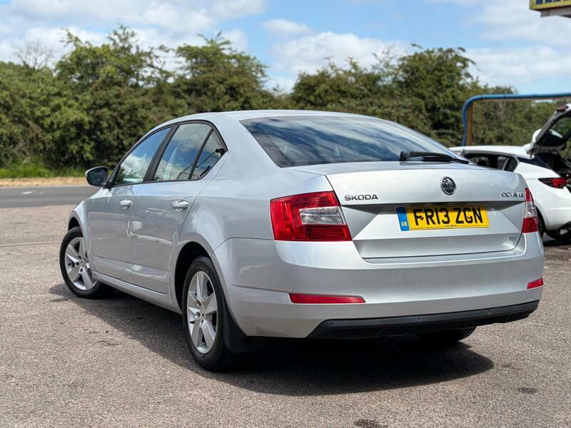 Skoda Octavia 1.6-Tdi-se-dsg-euro-5-ss-5dr Silver #2