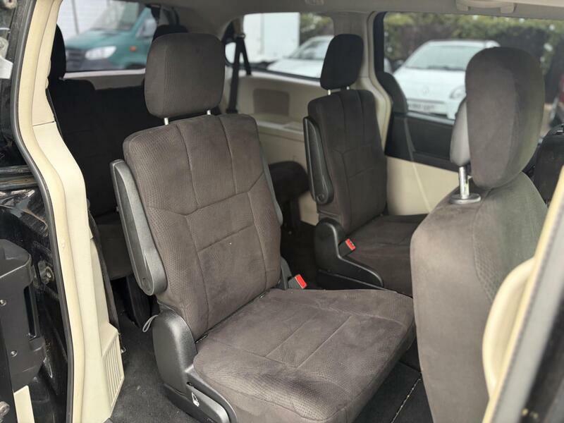 Chrysler Grand Voyager 2.8-crd-touring-auto-euro-4-5dr KG11PET Black #3