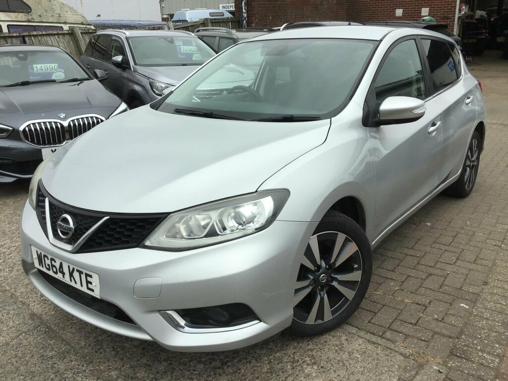 Nissan Pulsar Tekna Red #7