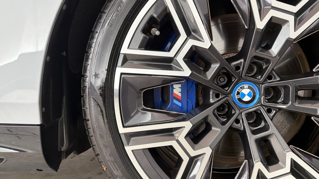 BMW i5 40 83.9Kwh M Sport Saloon Edrive Black #25