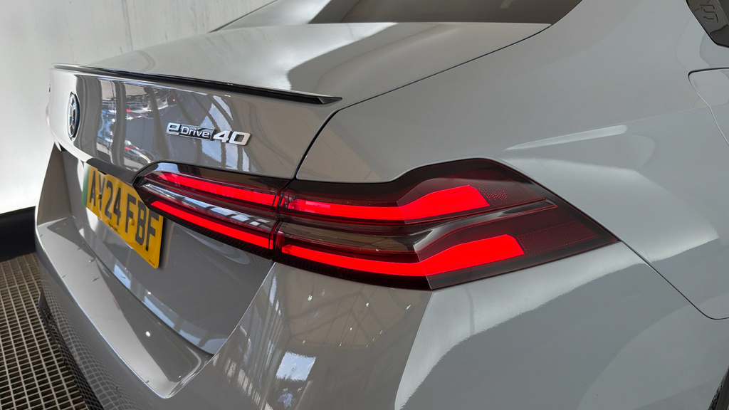 BMW i5 40 83.9Kwh M Sport Saloon Edrive Black #22