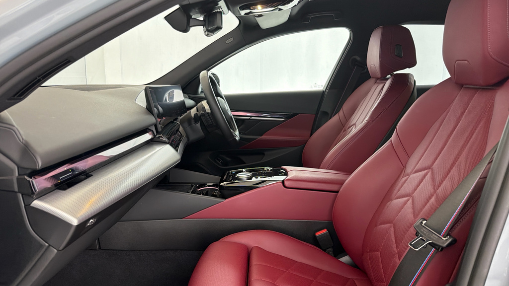 BMW i5 40 83.9Kwh M Sport Saloon Edrive Black #42