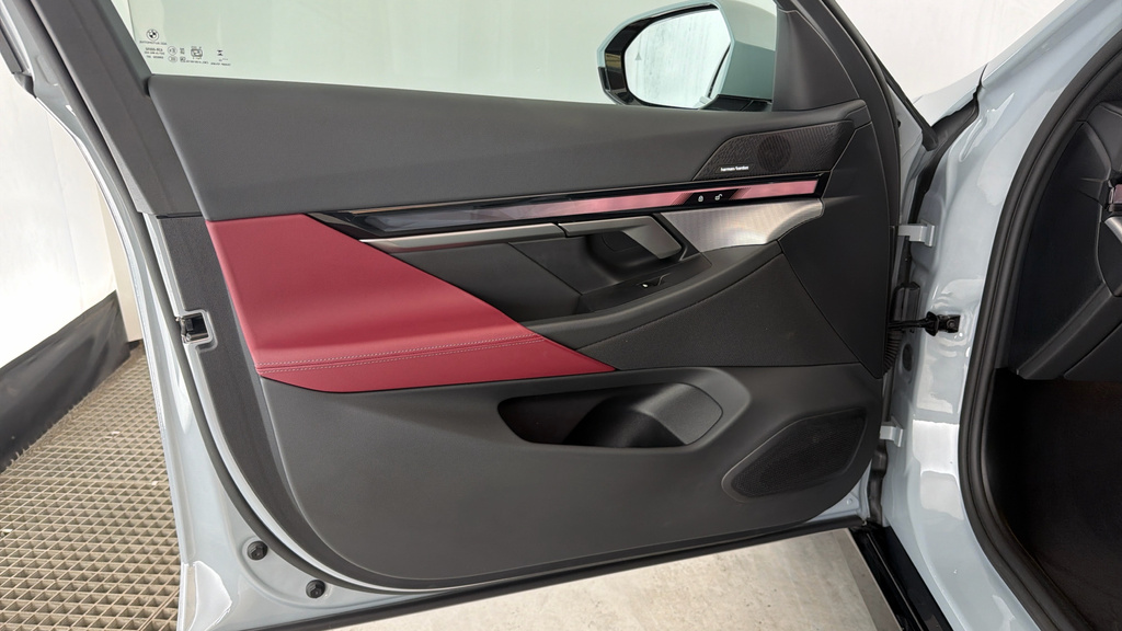 BMW i5 40 83.9Kwh M Sport Saloon Edrive Black #43