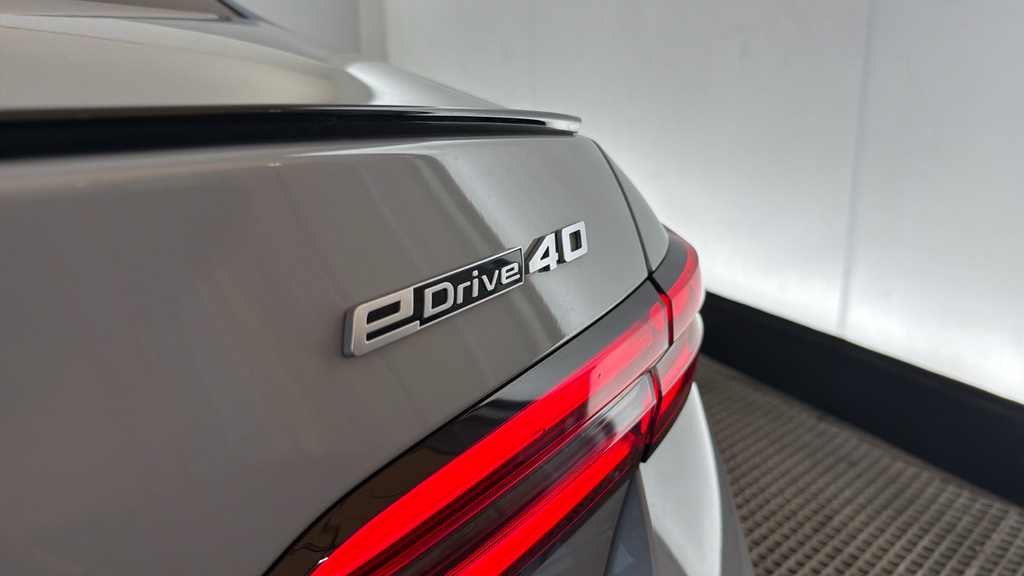 BMW i5 40 83.9Kwh M Sport Saloon Edrive Black #39