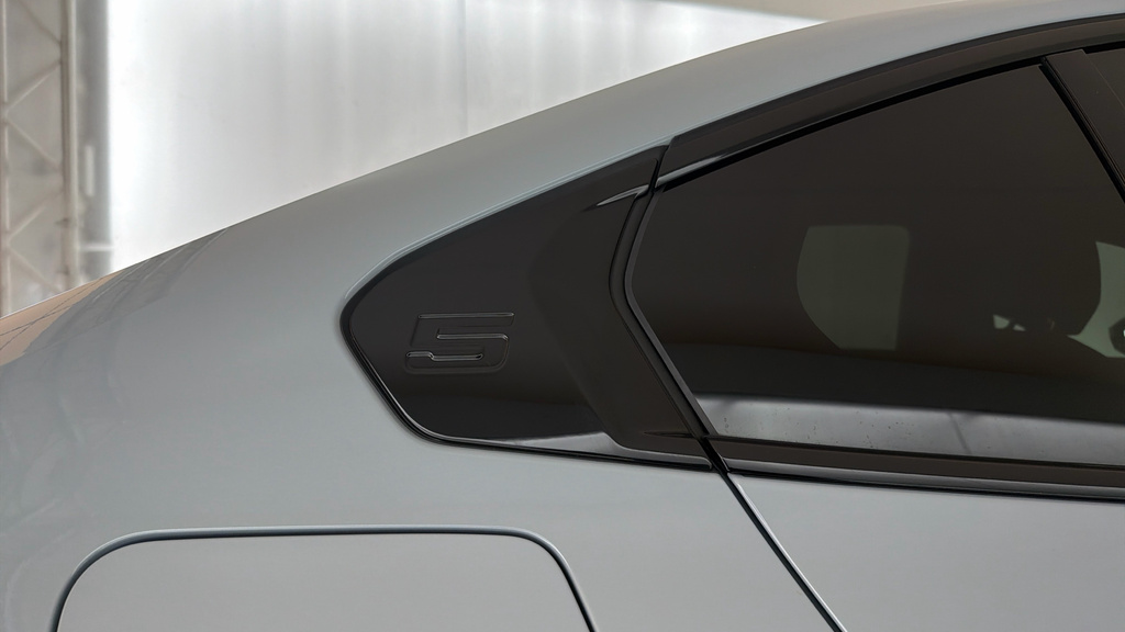 BMW i5 40 83.9Kwh M Sport Saloon Edrive Black #35