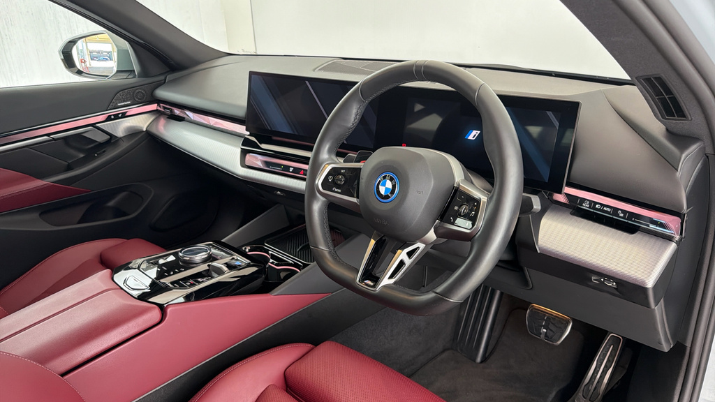 BMW i5 40 83.9Kwh M Sport Pro Saloon Ed Grey #6