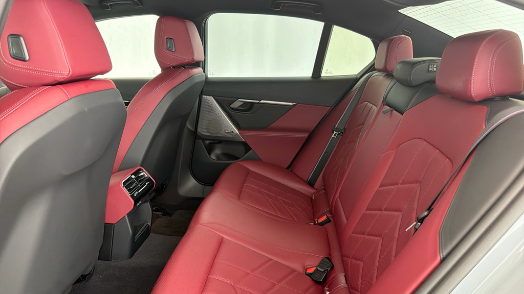 BMW i5 40 83.9Kwh M Sport Saloon Edrive Black #12
