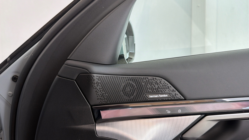 BMW i5 40 83.9Kwh M Sport Saloon Edrive Black #20
