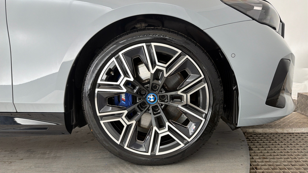 BMW i5 40 83.9Kwh M Sport Saloon Edrive Black #14