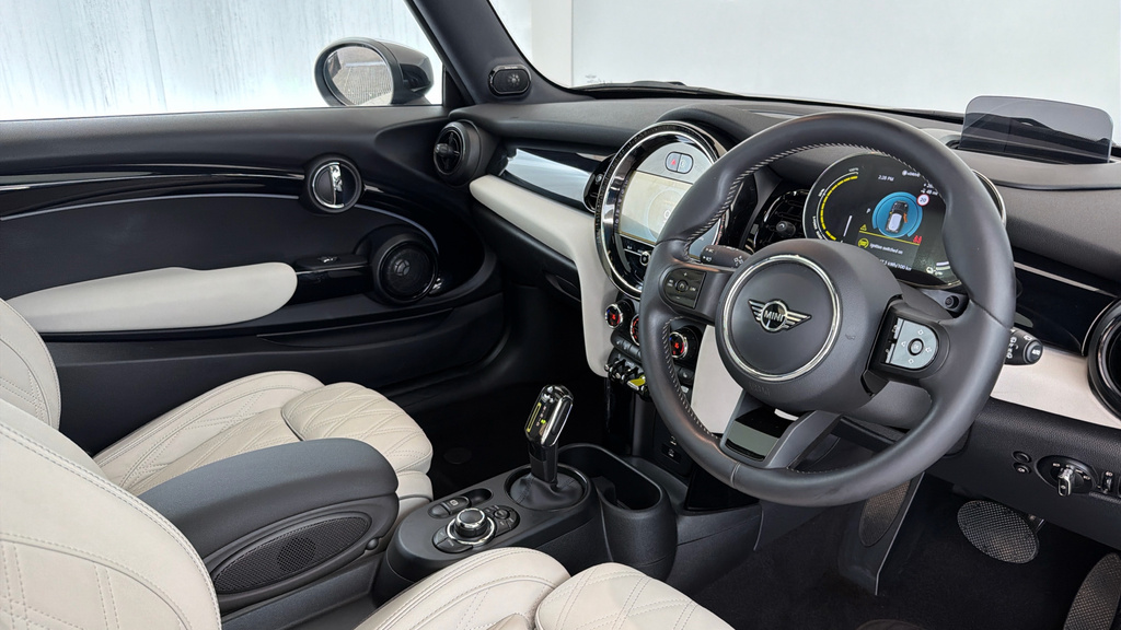 Mini Hatch Cooper Se 32.6Kwh Level 3 Hatchback A GY73UWM Black #6