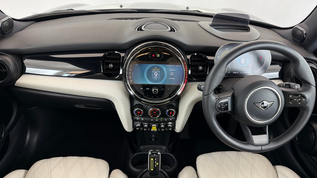 Mini Hatch Cooper Se 32.6Kwh Level 3 Hatchback A GY73UWM Black #4