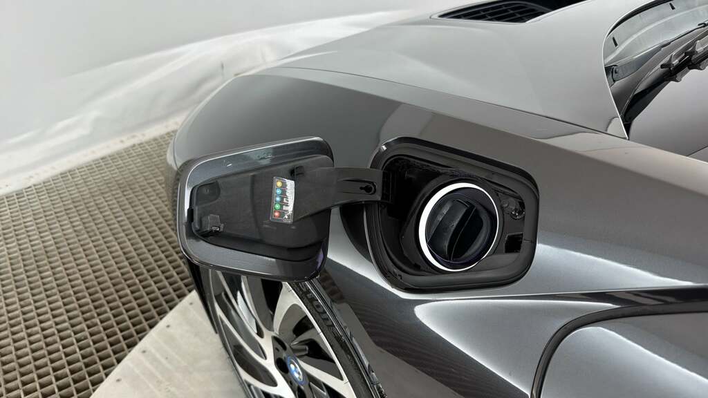 BMW i8 2dr Auto Blue #26