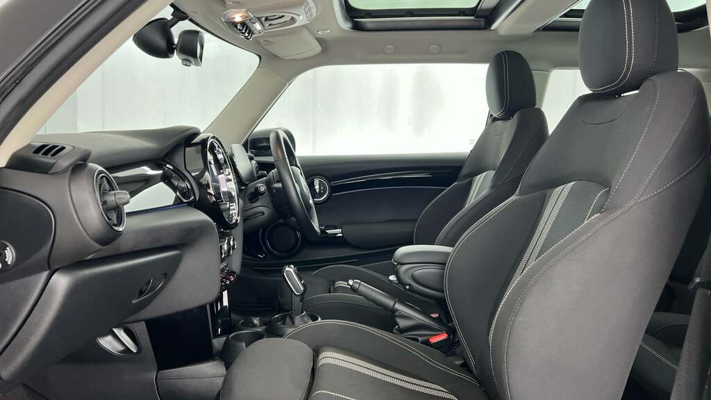 Mini Hatch 1.5 Cooper Exclusive Grey #28