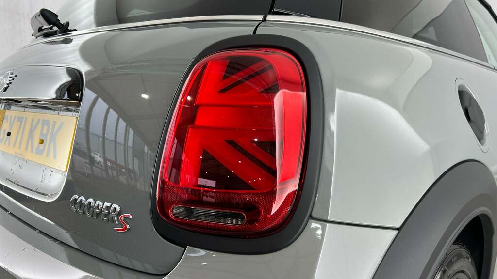 Mini Hatch 1.5 Cooper Exclusive Grey #22