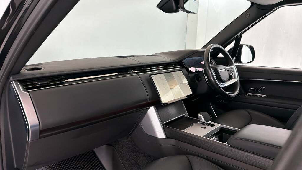 Land Rover Range Rover 3.0 D300 Dynamic Se 2024 Grey #25
