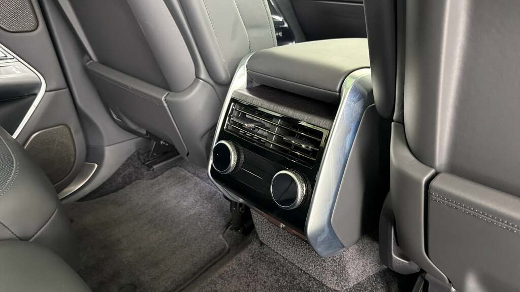 Land Rover Range Rover 3.0 D300 Dynamic Se 2024 Grey #18