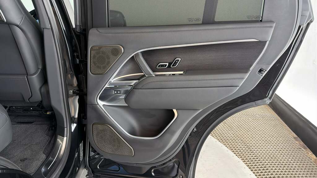 Land Rover Range Rover 3.0 D300 Dynamic Se 2024 Grey #35