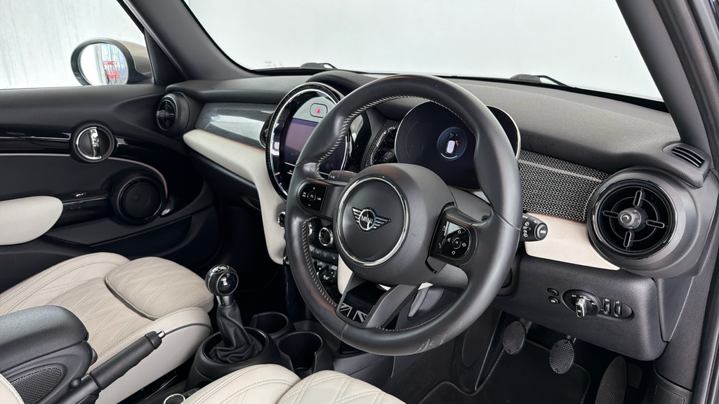 Mini Hatch 1.5 Cooper Exclusive Hatchback E Black #6