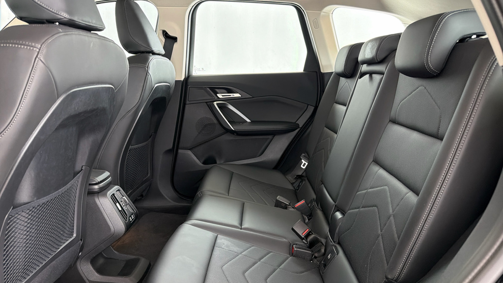 BMW iX1 Ix1 Xdrive 30 M Sport Black #12