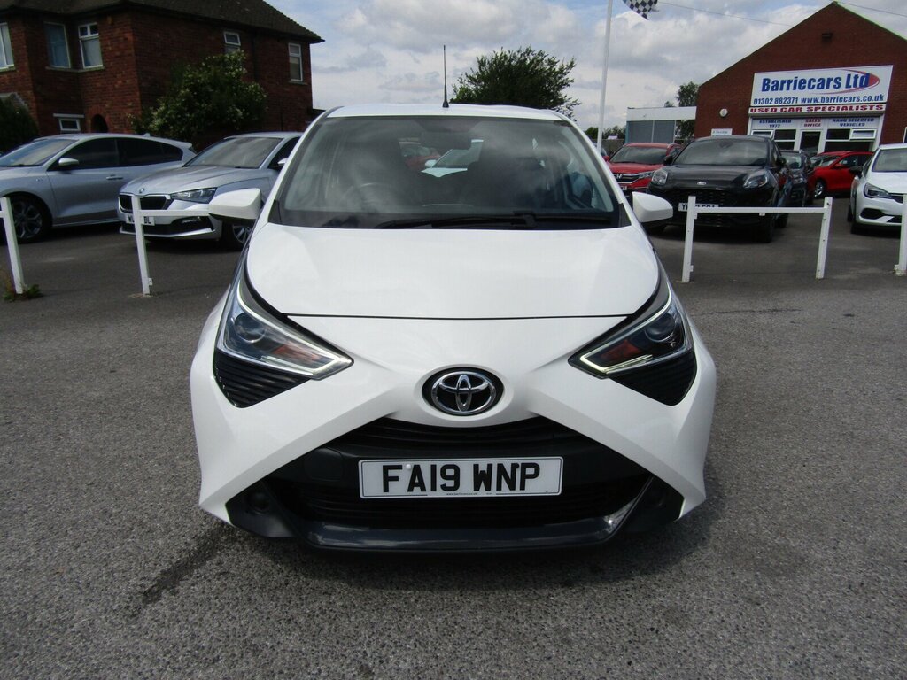 Toyota Aygo 1.0 Vvt-i X-play Euro 6 FA19WNP White #4