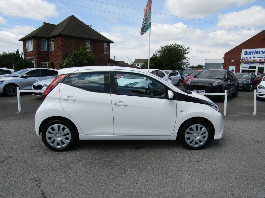 Toyota Aygo 1.0 Vvt-i X-play Euro 6 FA19WNP White #6
