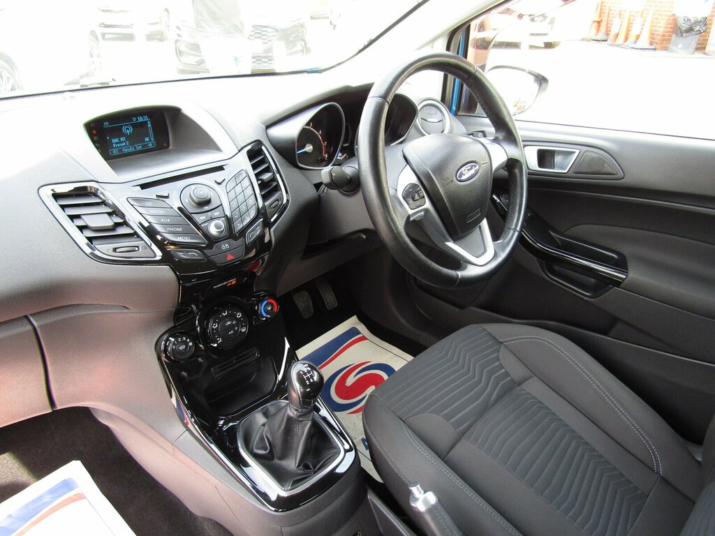Ford Fiesta 1.25 Zetec Hatchback Euro 5 82 White #24