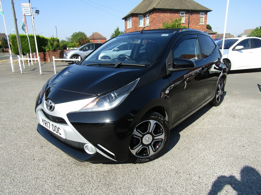 Toyota Aygo 1.0 Vvt-i X-clusiv3 Hatchback Black #3