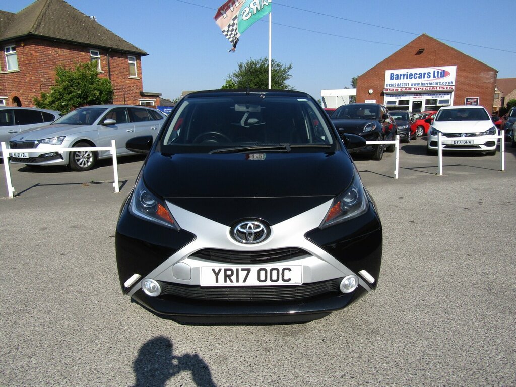Toyota Aygo 1.0 Vvt-i X-clusiv3 Hatchback Black #4