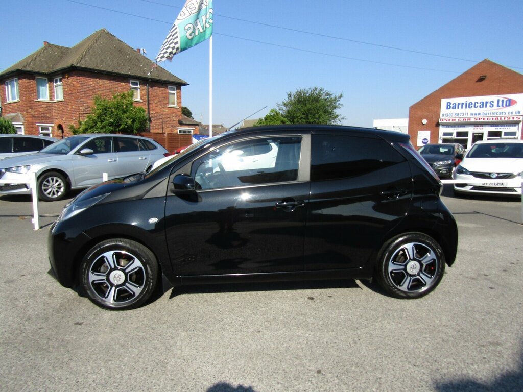 Toyota Aygo 1.0 Vvt-i X-clusiv3 Hatchback Black #2