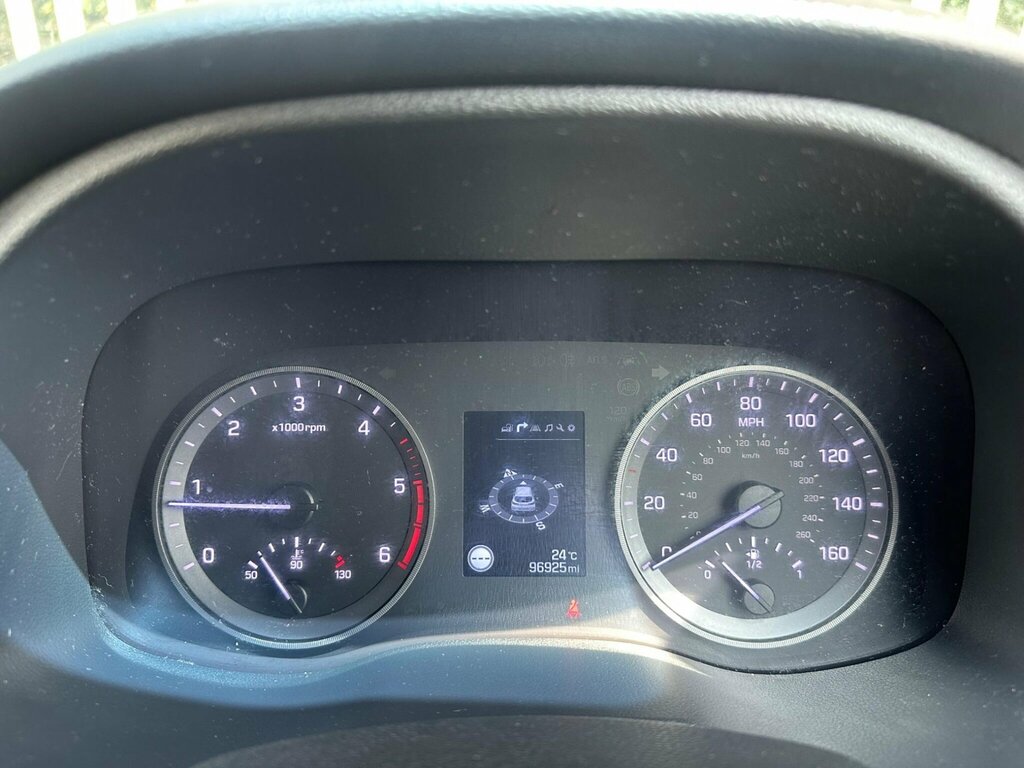 Hyundai Tucson White #15
