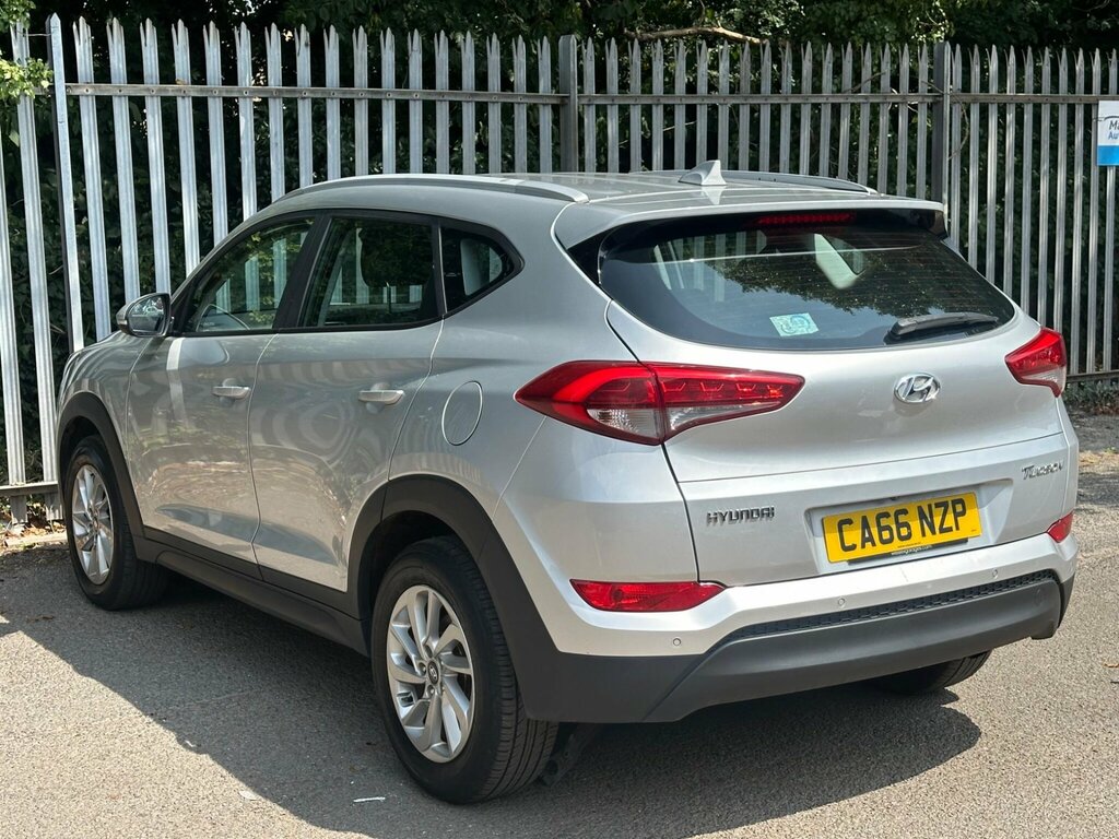 Hyundai Tucson 1.7 Crdi Blue Drive Se Nav Euro 6 Ss Silver #4