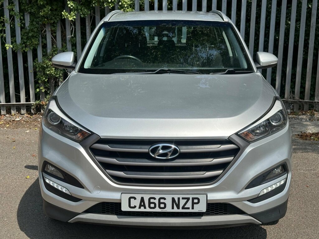 Hyundai Tucson 1.7 Crdi Blue Drive Se Nav Euro 6 Ss Silver #2