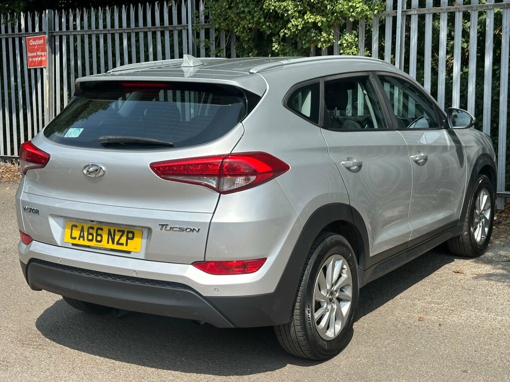 Hyundai Tucson 1.7 Crdi Blue Drive Se Nav Euro 6 Ss Silver #6