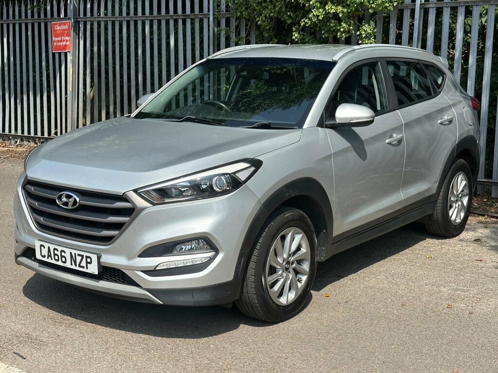 Hyundai Tucson 1.7 Crdi Blue Drive Se Nav Euro 6 Ss Silver #3
