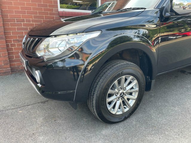 Mitsubishi L200 2.4 Di-d Dc Barbarian Pickup Double Cab Green #10