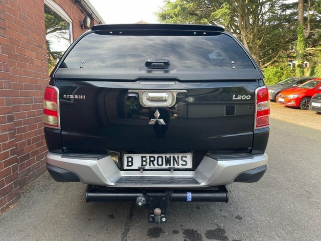 Mitsubishi L200 2.4 Di-d Dc Barbarian Pickup Double Cab Green #26