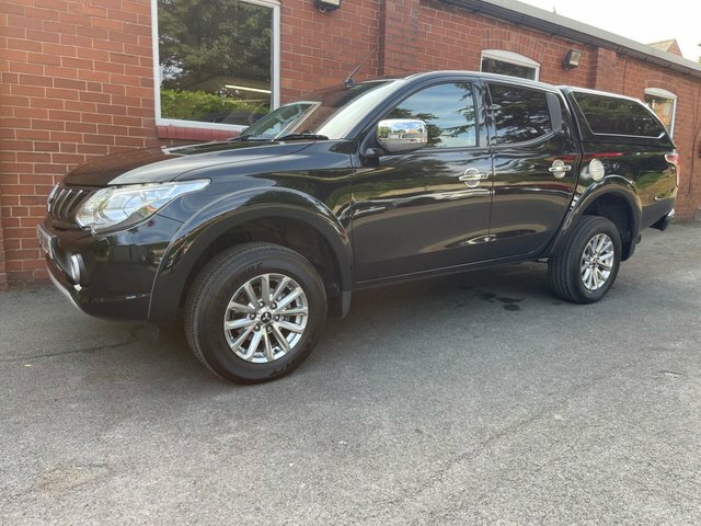 Mitsubishi L200 2.4 Di-d Dc Barbarian Pickup Double Cab Green #9