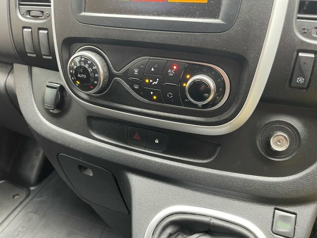 Renault Trafic 2.0 Dci Energy 30 Business Panel Van Ma White #19