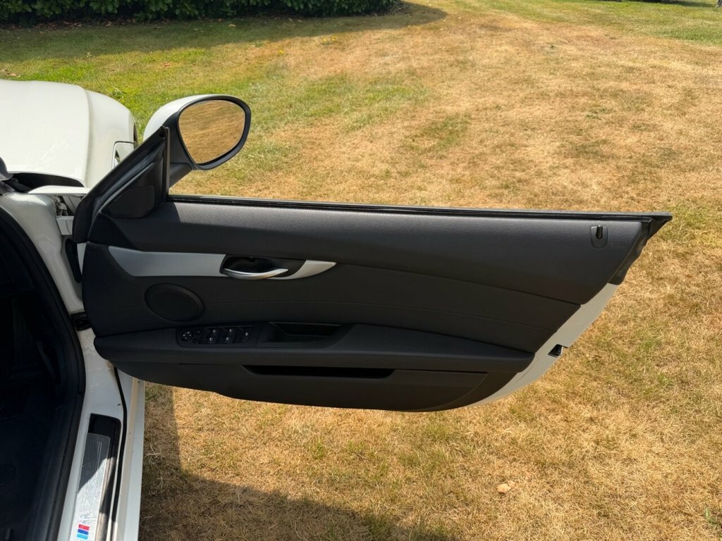 BMW Z4 Convertible White #27
