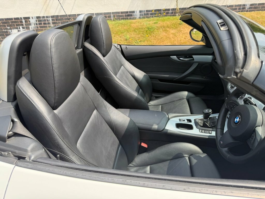 BMW Z4 Convertible White #24
