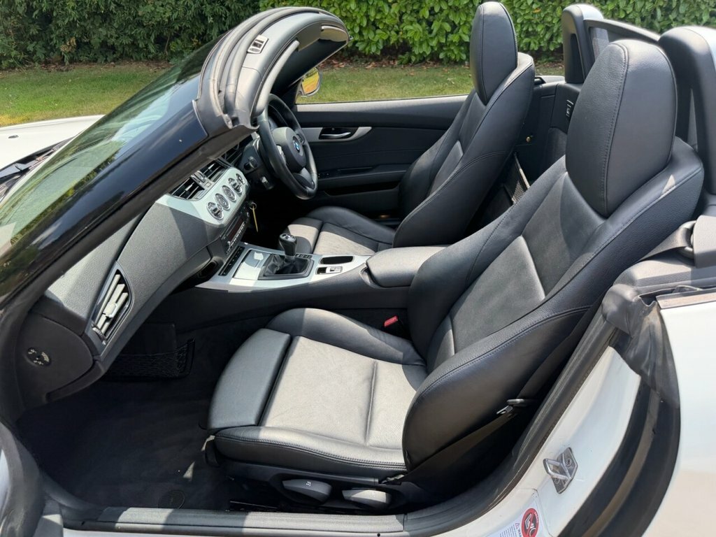 BMW Z4 Convertible White #13