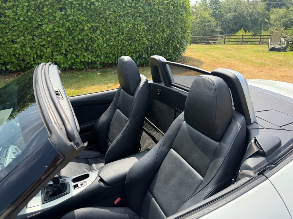 BMW Z4 Convertible White #14