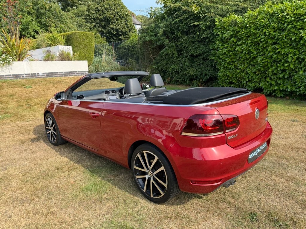 Volkswagen Golf 2L Gt Red #6