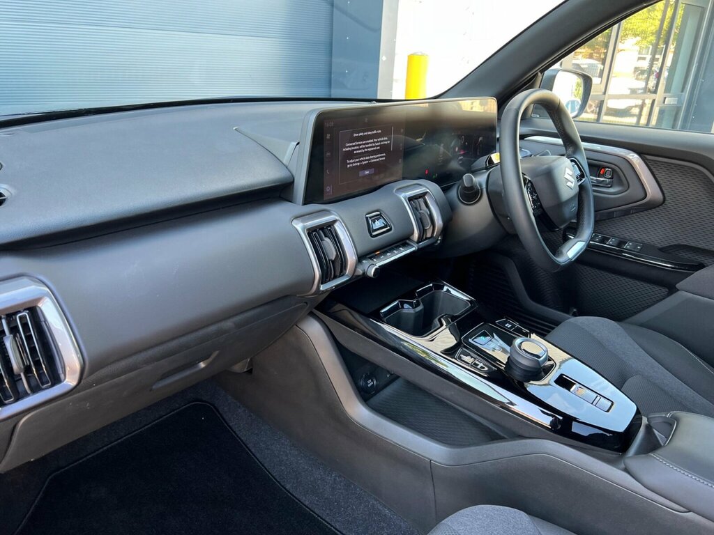 Suzuki Vitara 61Kwh Motion YD26NGM White #4