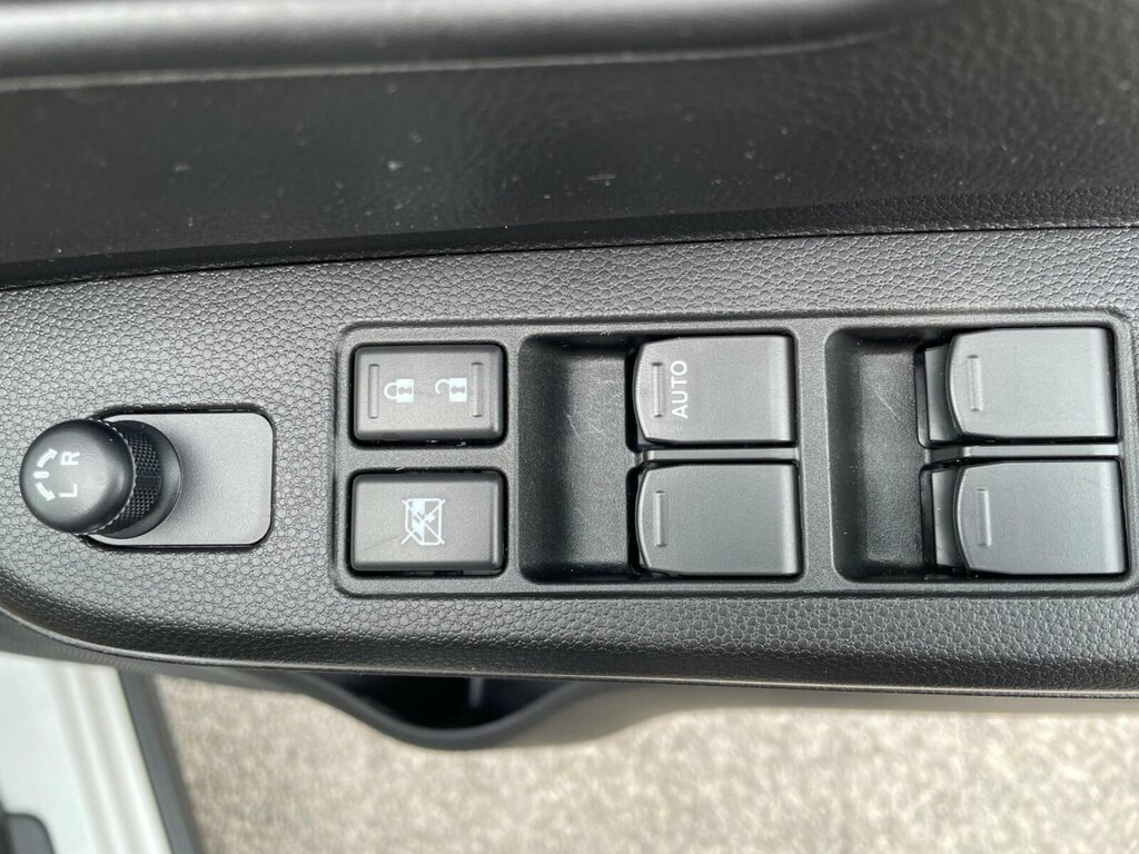 Suzuki Ignis Hatchback #12