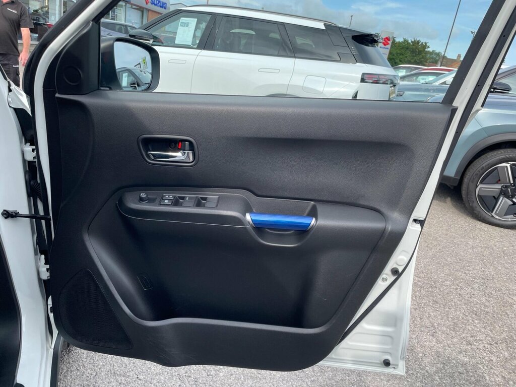 Suzuki Ignis Hatchback #13