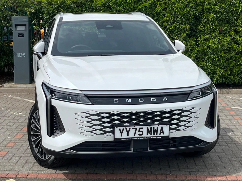 Omoda 9 1.5T Shs 34.46Kwh Noble Dht3 4Wd Euro 6 Ss White