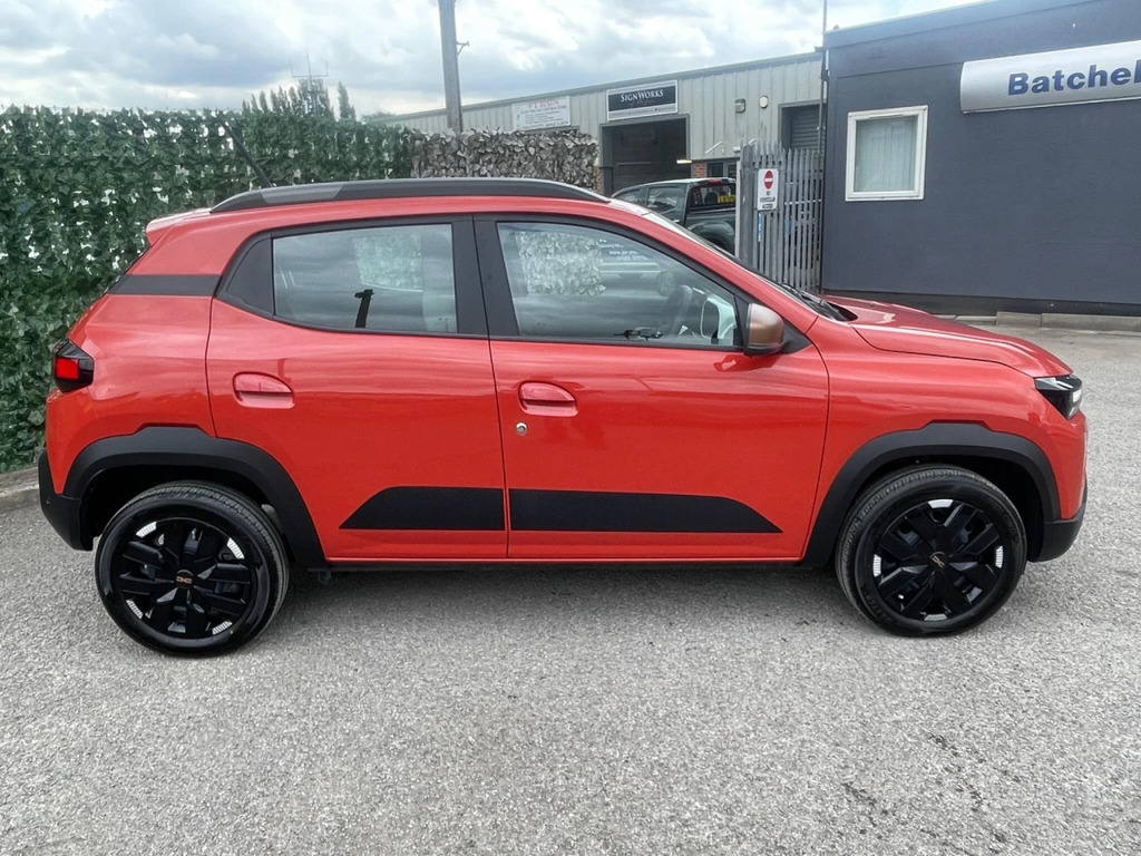 Dacia Spring 65 26.8Kwh Extreme YE74LNV Red #6