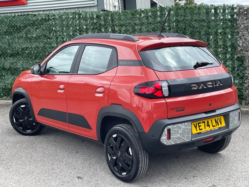 Dacia Spring 65 26.8Kwh Extreme YE74LNV Red #3